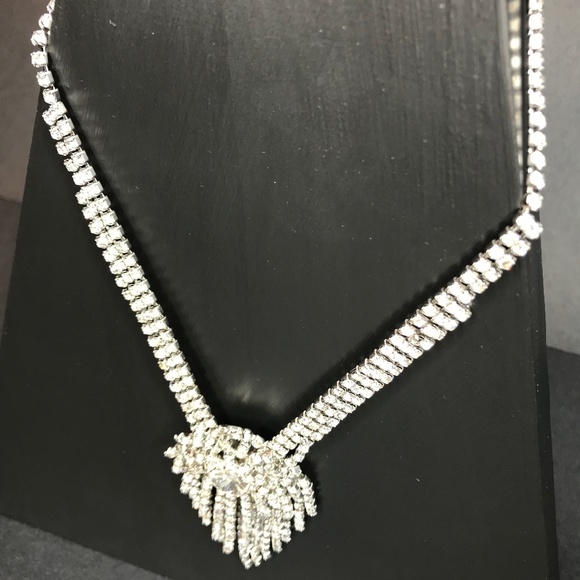 🆑 Silver Crystal Deco Firework Necklace - Picture 3 of 5